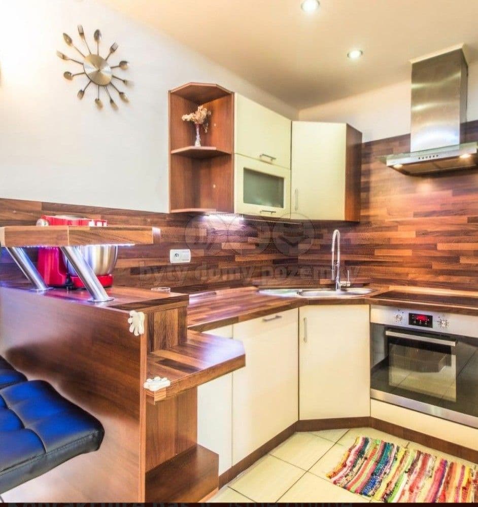 Prenájom bytu 4-izbový 70 m², V Lázních, Jesenice, Středočeský kraj Prenájom bytu 4-izbový 70 m², V Lázních, Jesenice, Středočeský kraj