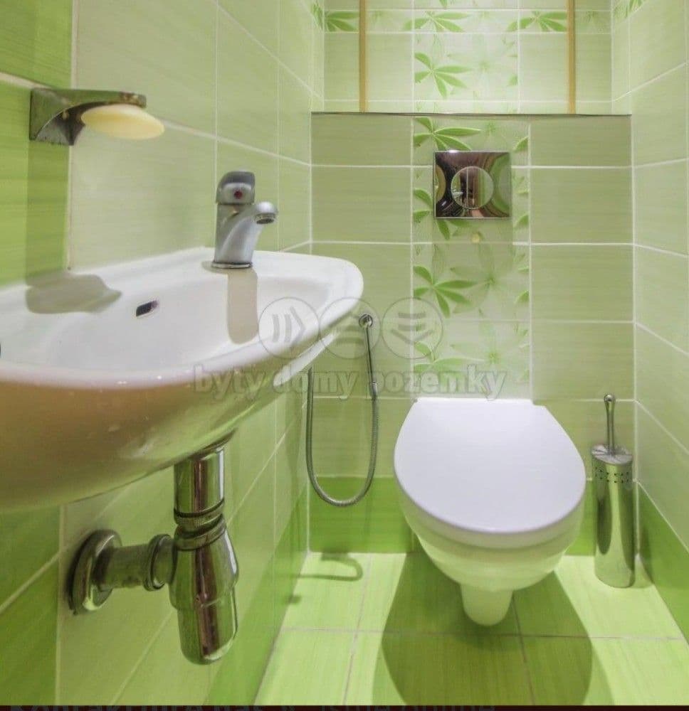 Prenájom bytu 4-izbový 70 m², V Lázních, Jesenice, Středočeský kraj Prenájom bytu 4-izbový 70 m², V Lázních, Jesenice, Středočeský kraj