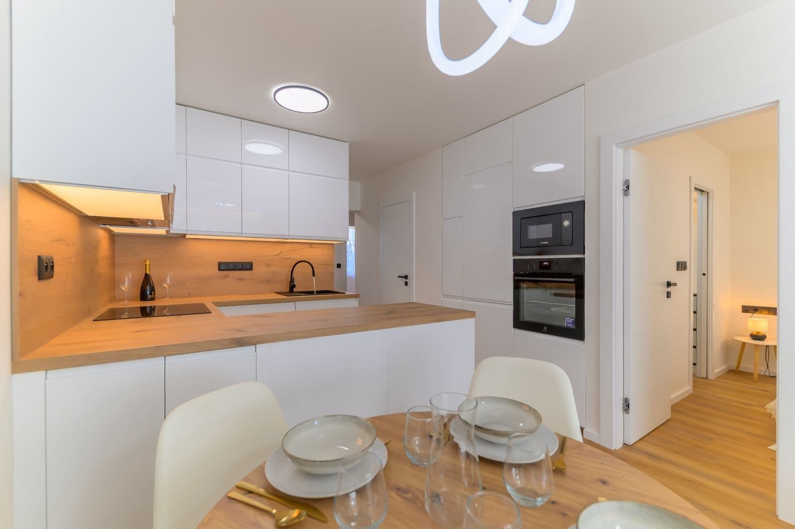 Prenájom bytu 4-izbový 64 m², Křejpského, Praha, Praha Prenájom bytu 4-izbový 64 m², Křejpského, Praha, Praha