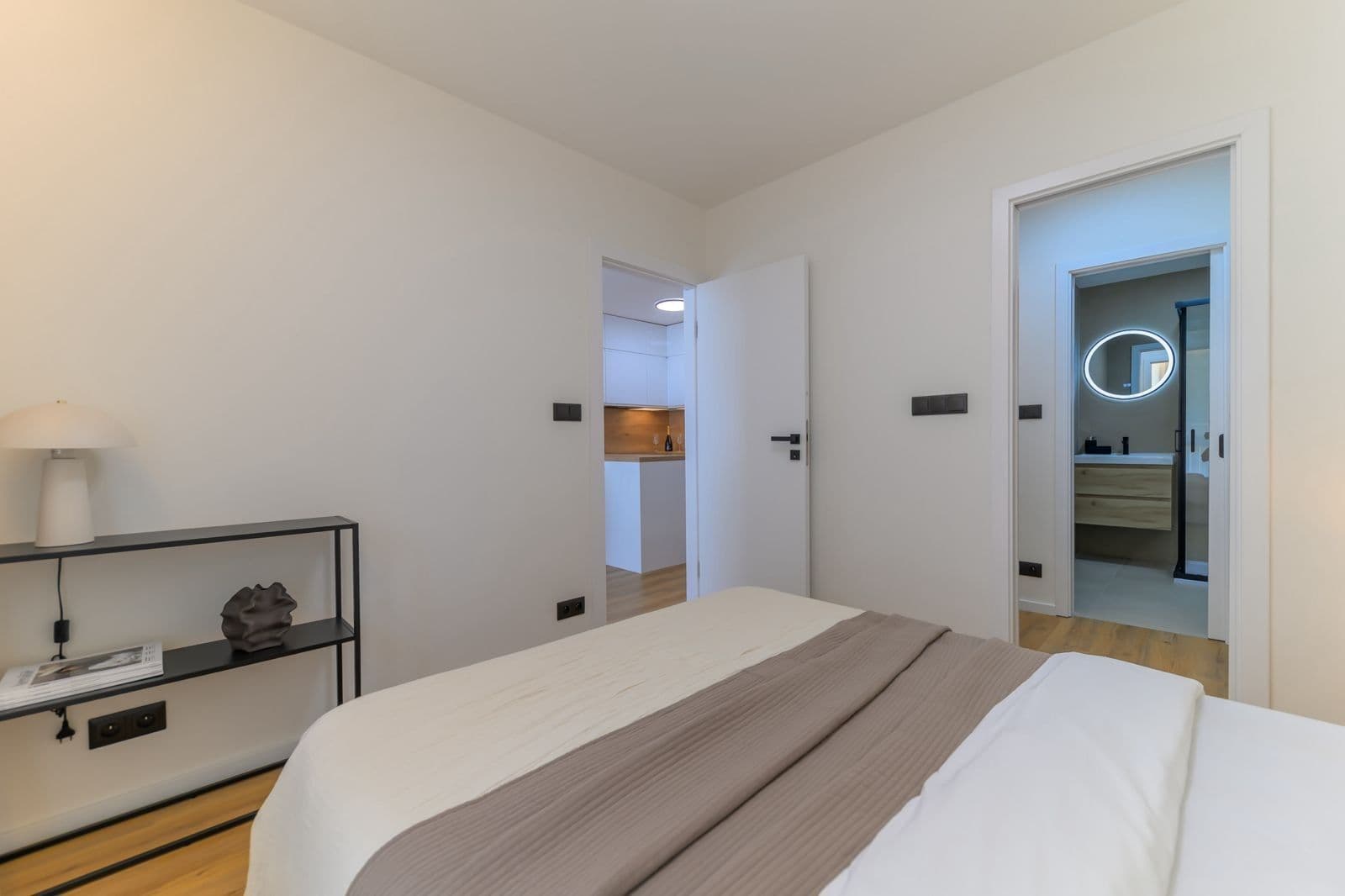 Prenájom bytu 4-izbový 64 m², Křejpského, Praha, Praha Prenájom bytu 4-izbový 64 m², Křejpského, Praha, Praha