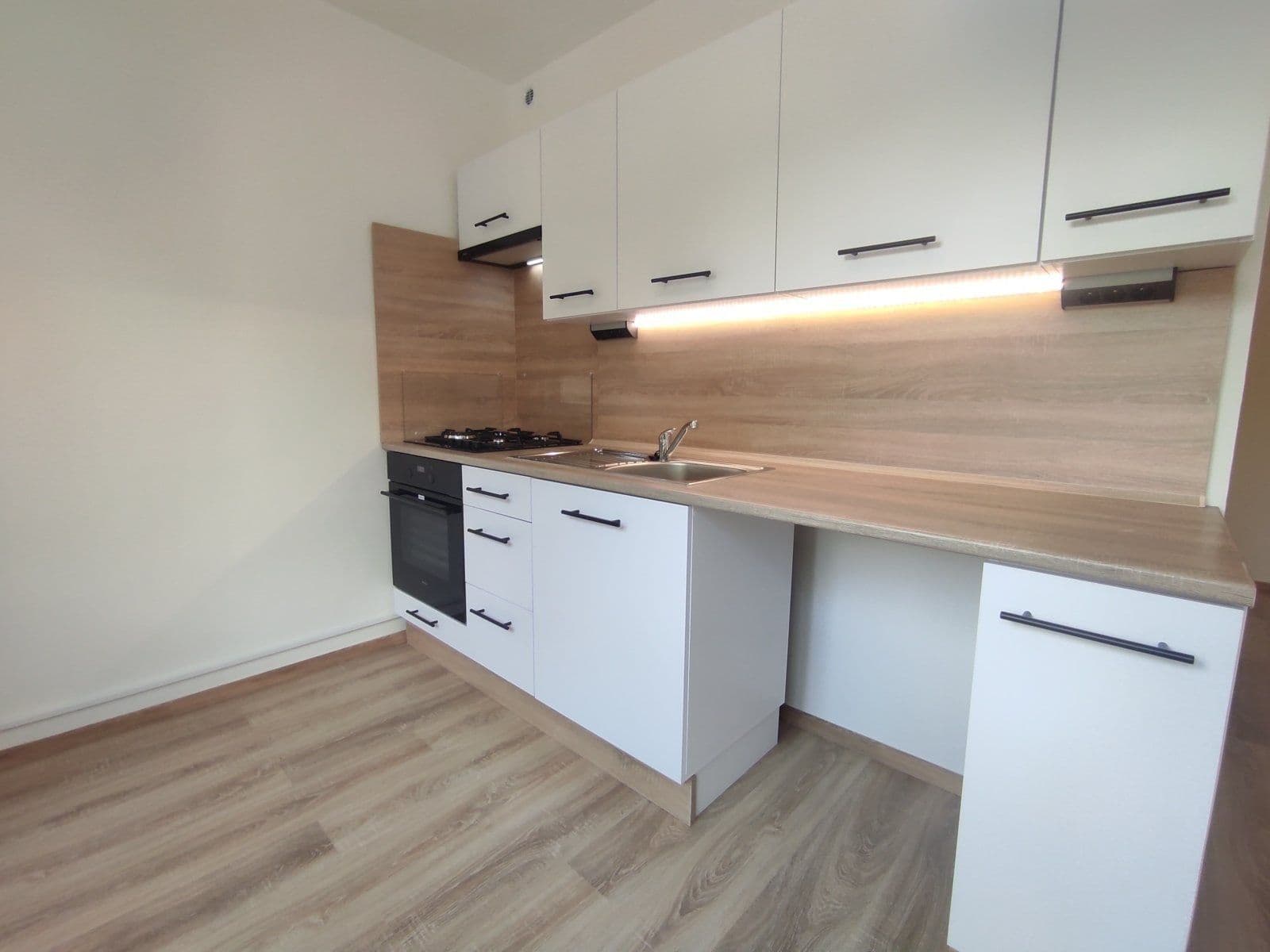 Prenájom bytu 2-izbový 57 m², Osvobození, Orlová, Moravskoslezský kraj Prenájom bytu 2-izbový 57 m², Osvobození, Orlová, Moravskoslezský kraj