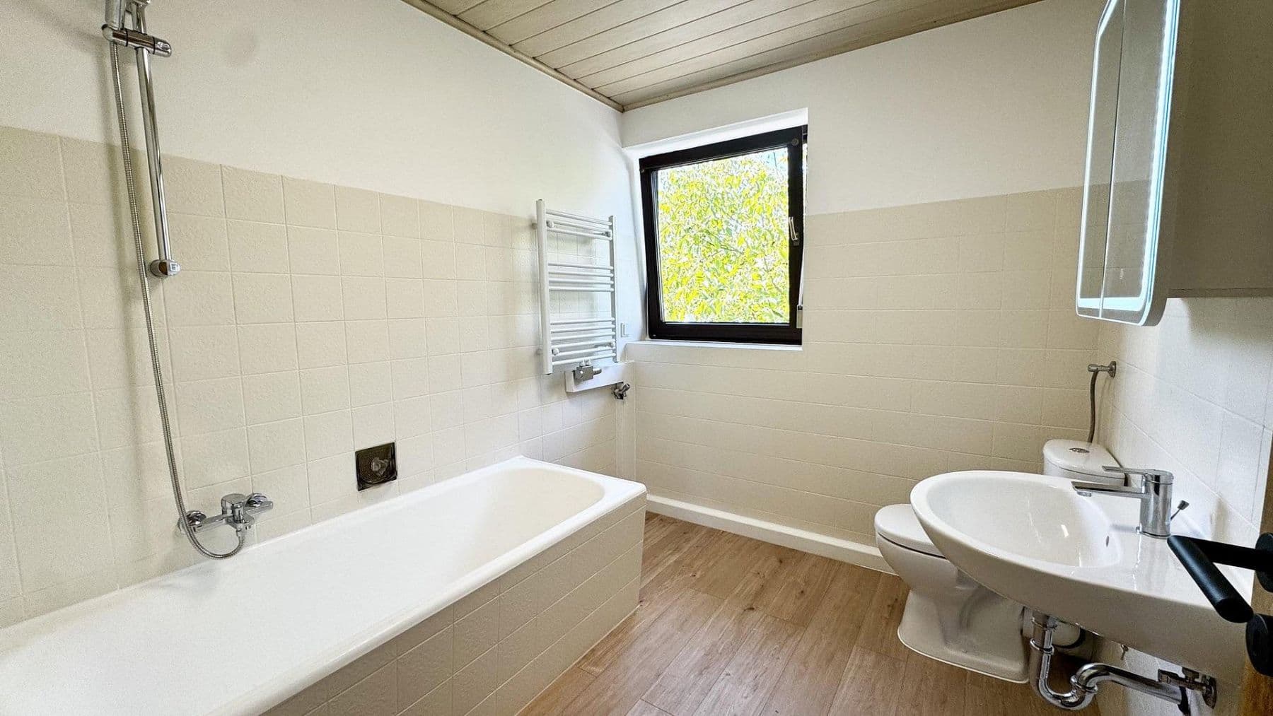 Predaj domu 363 m², pozemok 878 m², Greifenklaustraße 1 2, Reckendorf, Bavorsko Predaj domu 363 m², pozemok 878 m², Greifenklaustraße 1 2, Reckendorf, Bavorsko