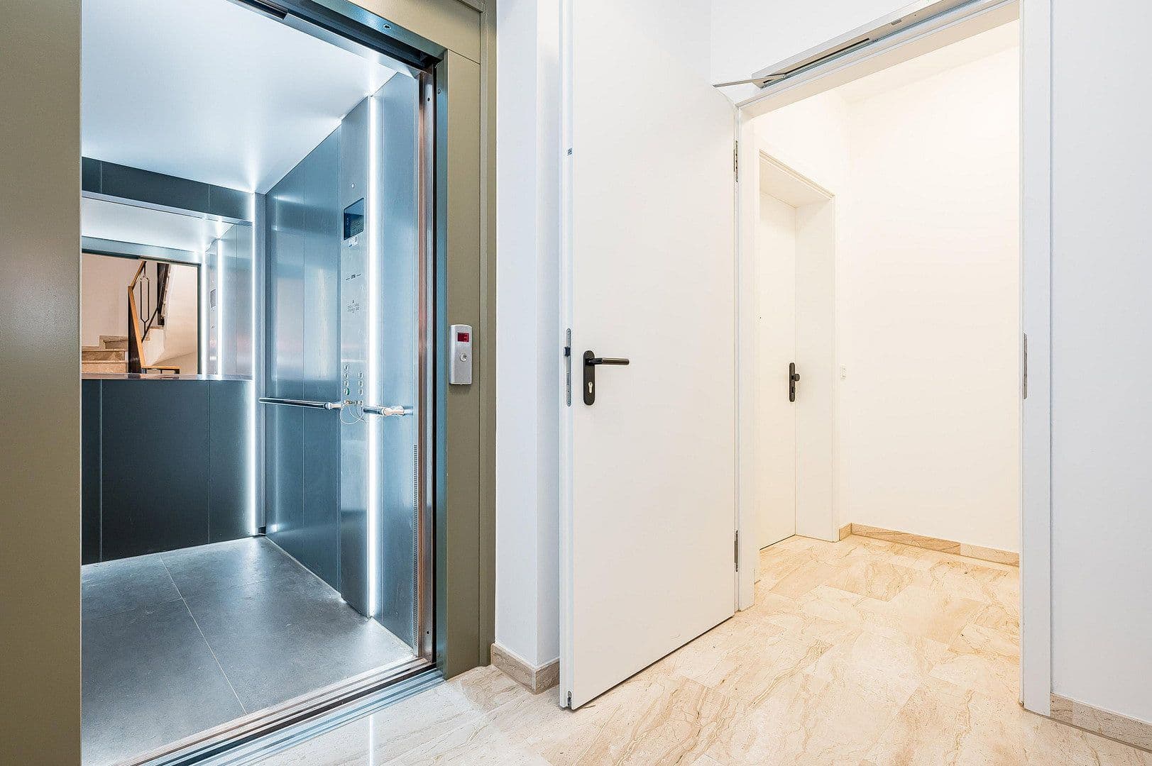Predaj bytu 3-izbový 78 m², Berlin, Berlín Predaj bytu 3-izbový 78 m², Berlin, Berlín