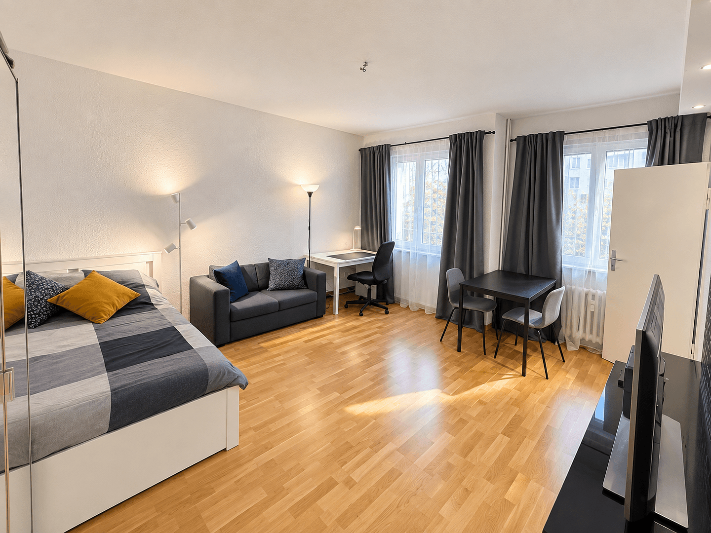 Prenájom bytu 1-izbový 34 m², Friedrichsruher Straße. 35, Berlin, Berlín Prenájom bytu 1-izbový 34 m², Friedrichsruher Straße. 35, Berlin, Berlín