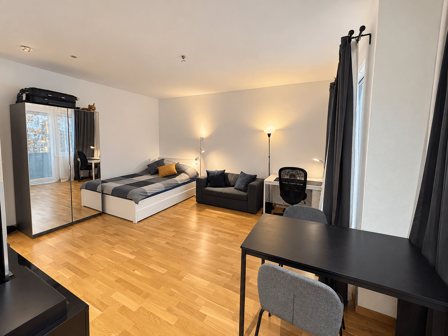 Prenájom bytu 1-izbový 34 m², Friedrichsruher Straße. 35, Berlin, Berlín Prenájom bytu 1-izbový 34 m², Friedrichsruher Straße. 35, Berlin, Berlín