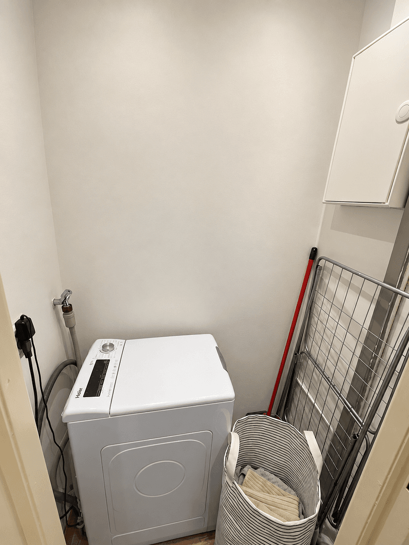 Prenájom bytu 1-izbový 34 m², Friedrichsruher Straße. 35, Berlin, Berlín Prenájom bytu 1-izbový 34 m², Friedrichsruher Straße. 35, Berlin, Berlín