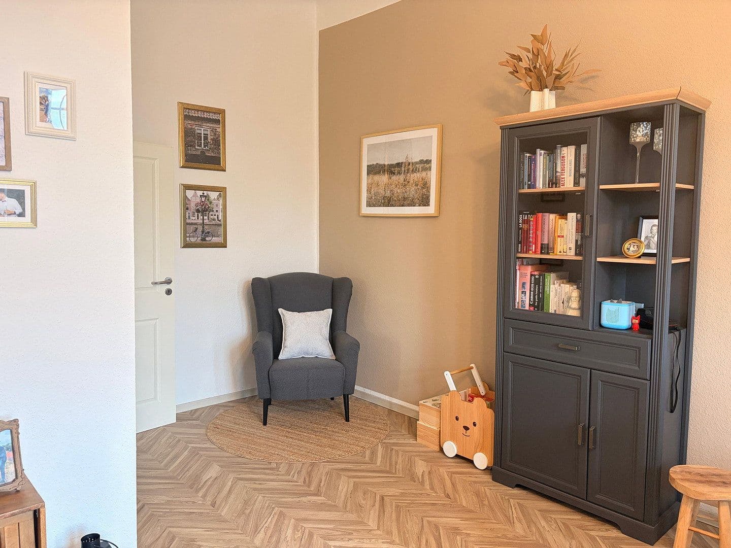 Prenájom bytu 4-izbový 120 m², Markgrafenstrasse 4, Magdeburg, Sasko-Anhaltsko Prenájom bytu 4-izbový 120 m², Markgrafenstrasse 4, Magdeburg, Sasko-Anhaltsko