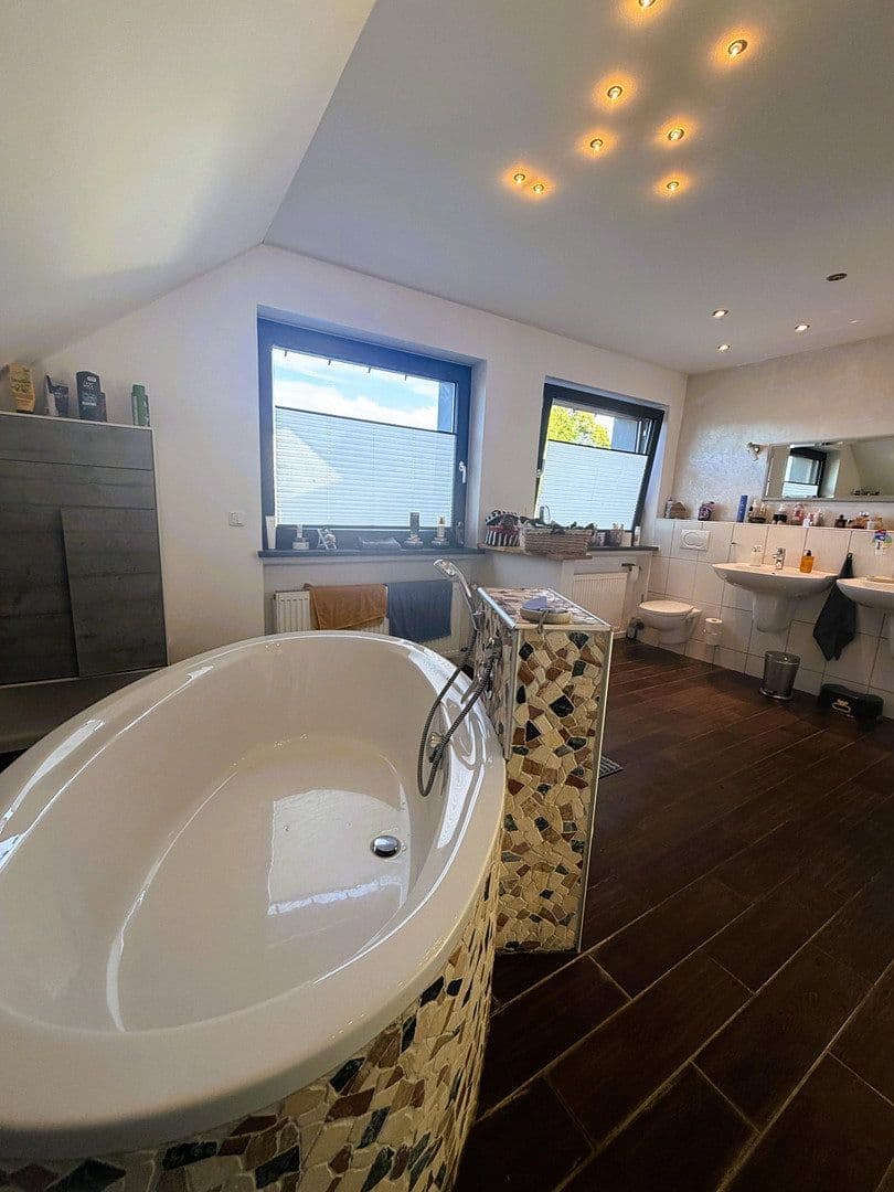 Predaj domu 220 m², pozemok 757 m², Osburg, Porýnie-Falcko Predaj domu 220 m², pozemok 757 m², Osburg, Porýnie-Falcko