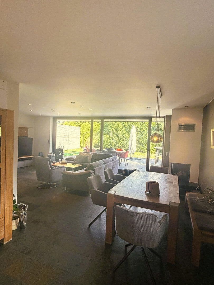 Predaj domu 220 m², pozemok 757 m², Osburg, Porýnie-Falcko Predaj domu 220 m², pozemok 757 m², Osburg, Porýnie-Falcko