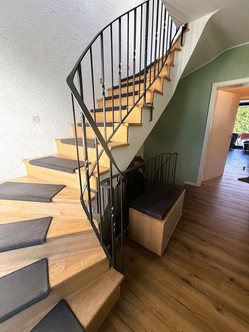 Predaj domu 220 m², pozemok 757 m², Osburg, Porýnie-Falcko Predaj domu 220 m², pozemok 757 m², Osburg, Porýnie-Falcko