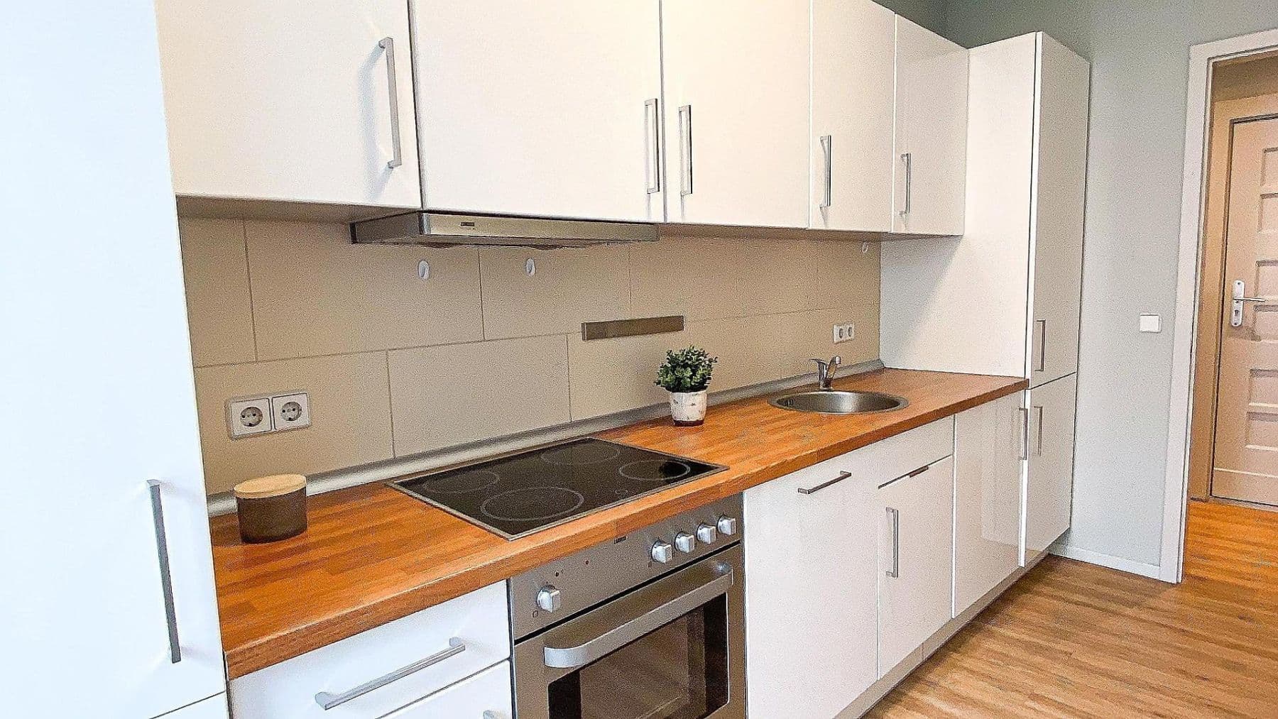 Prenájom bytu 2-izbový 54 m², Berlin, Berlín Prenájom bytu 2-izbový 54 m², Berlin, Berlín