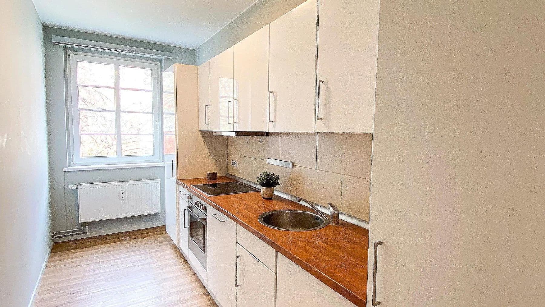 Prenájom bytu 2-izbový 54 m², Berlin, Berlín Prenájom bytu 2-izbový 54 m², Berlin, Berlín