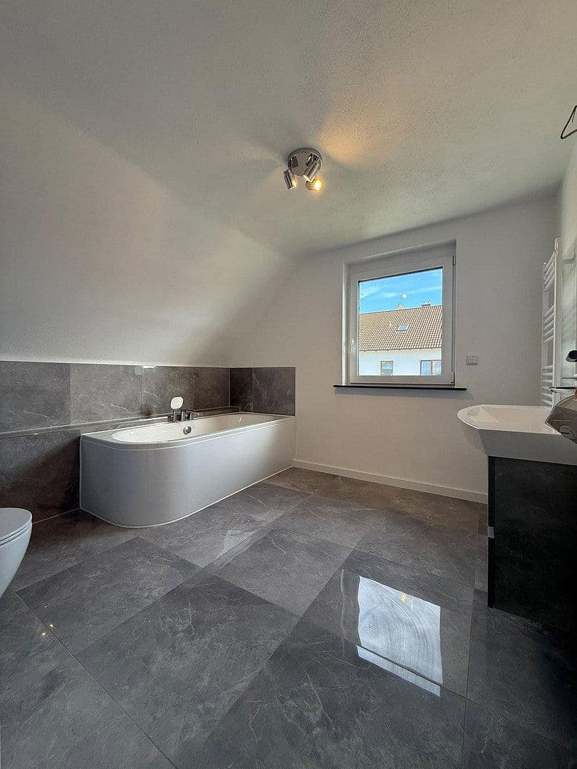 Predaj domu 120 m², pozemok 527 m², Dr. Rau Str. 27, Leipheim, Bavorsko Predaj domu 120 m², pozemok 527 m², Dr. Rau Str. 27, Leipheim, Bavorsko