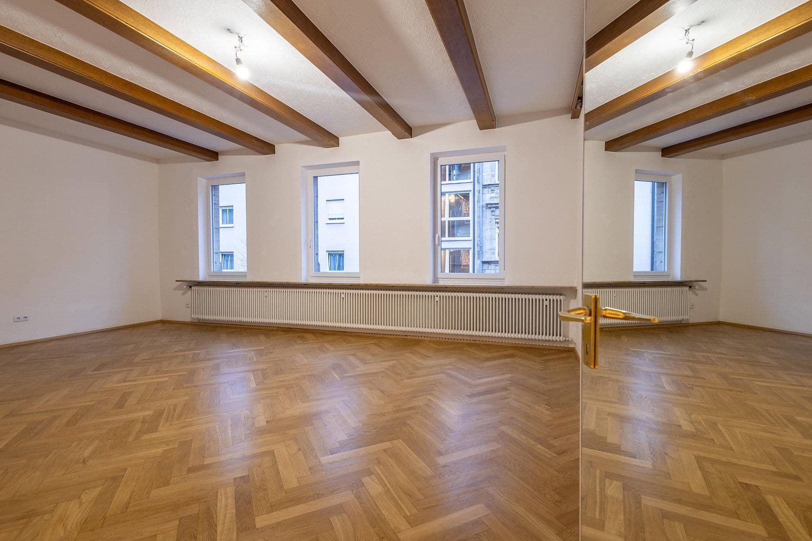 Prenájom bytu 4-izbový 148 m², Fürth, Bavorsko Prenájom bytu 4-izbový 148 m², Fürth, Bavorsko