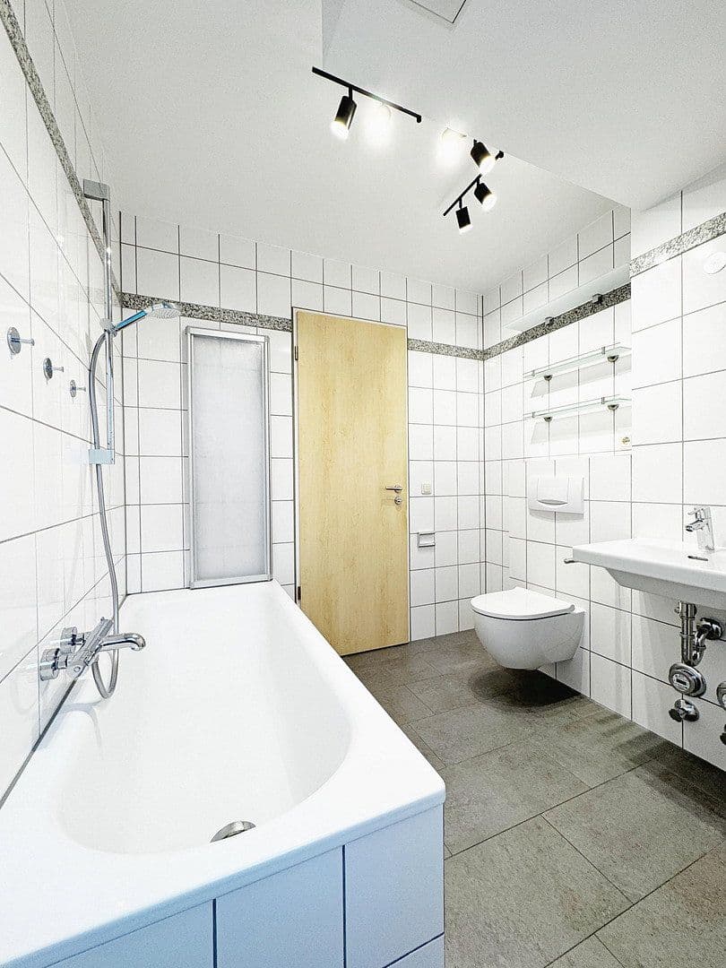 Prenájom bytu 3-izbový 88 m², Landsham bei Kirchheim, Bavorsko Prenájom bytu 3-izbový 88 m², Landsham bei Kirchheim, Bavorsko