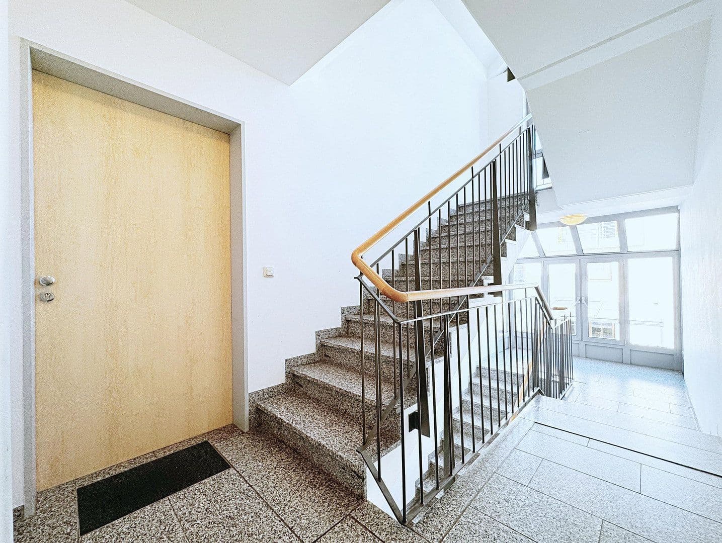 Prenájom bytu 3-izbový 88 m², Landsham bei Kirchheim, Bavorsko Prenájom bytu 3-izbový 88 m², Landsham bei Kirchheim, Bavorsko