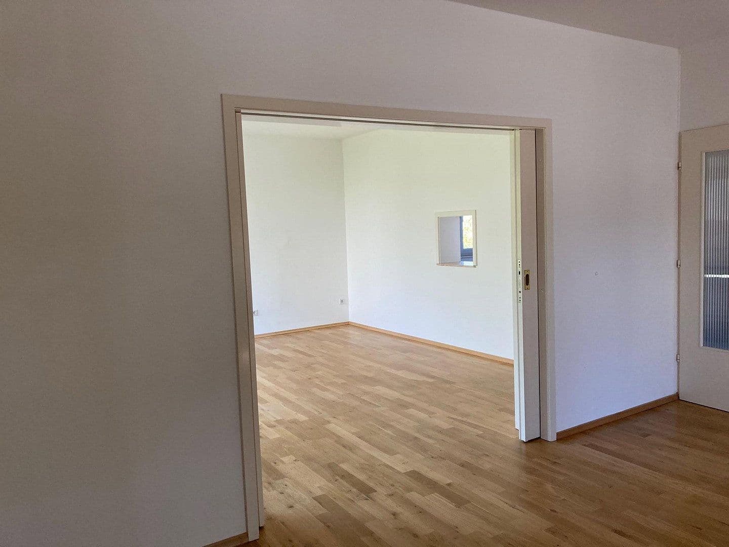 Prenájom bytu 4-izbový 127 m², Offenbach, Hesensko Prenájom bytu 4-izbový 127 m², Offenbach, Hesensko