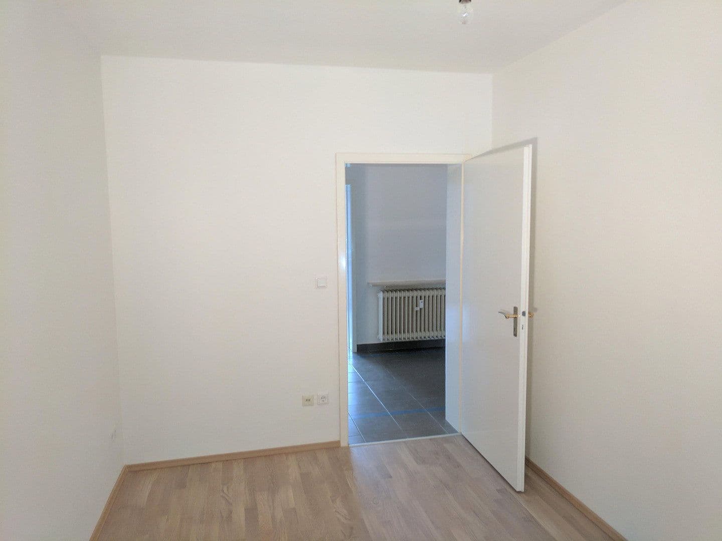 Prenájom bytu 4-izbový 127 m², Offenbach, Hesensko Prenájom bytu 4-izbový 127 m², Offenbach, Hesensko