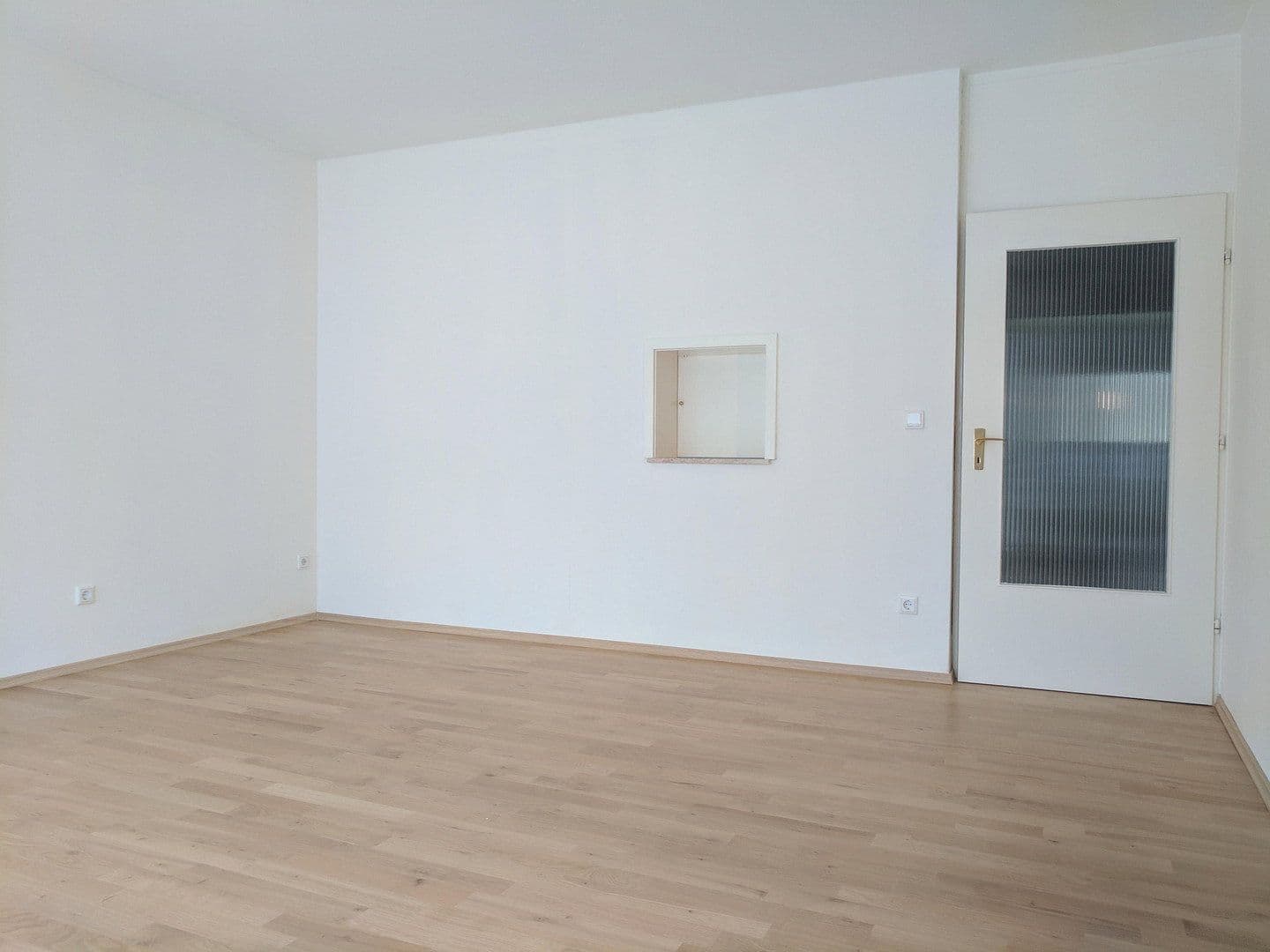 Prenájom bytu 4-izbový 127 m², Offenbach, Hesensko Prenájom bytu 4-izbový 127 m², Offenbach, Hesensko