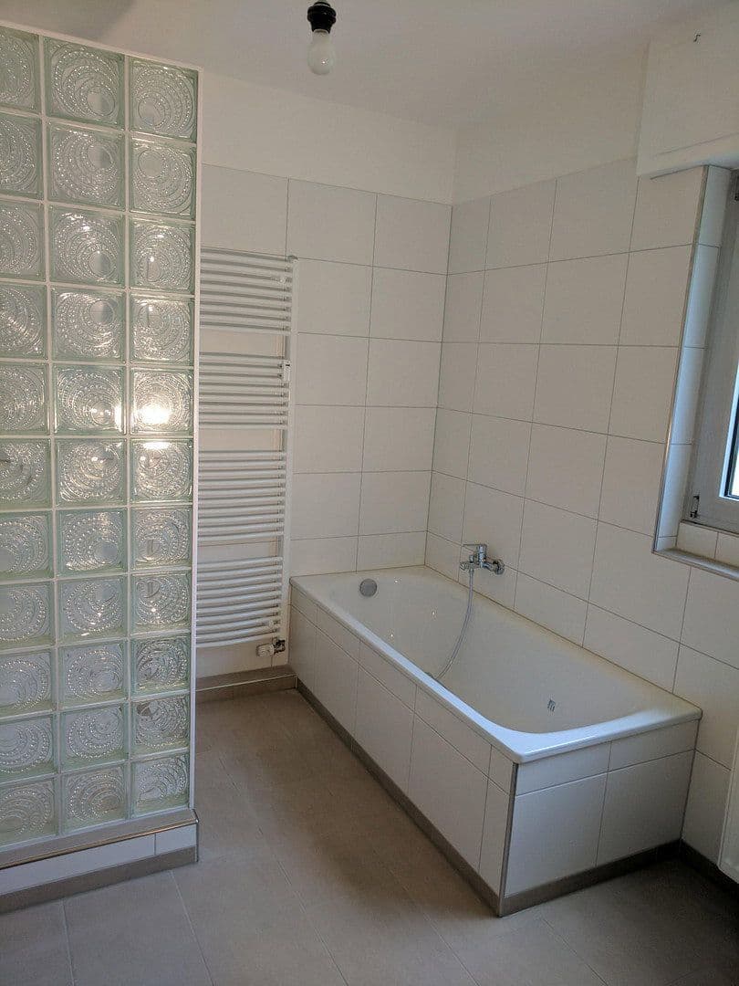 Prenájom bytu 4-izbový 127 m², Offenbach, Hesensko Prenájom bytu 4-izbový 127 m², Offenbach, Hesensko