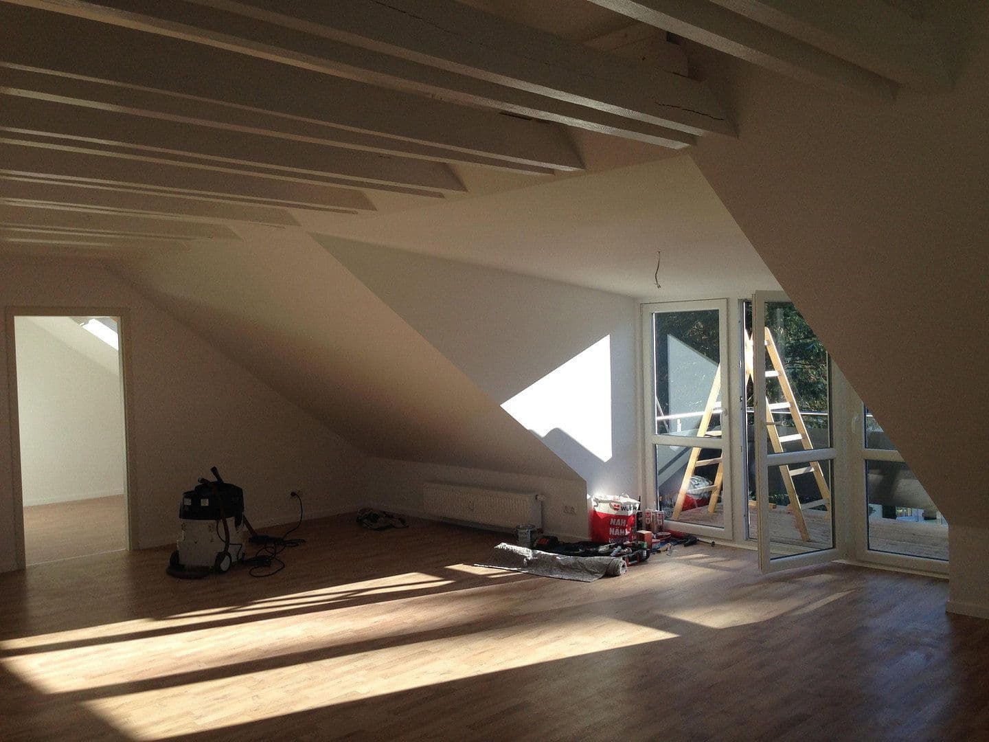 Prenájom bytu 3-izbový 80 m², Markgrafenstr. 24, München, Bavorsko Prenájom bytu 3-izbový 80 m², Markgrafenstr. 24, München, Bavorsko