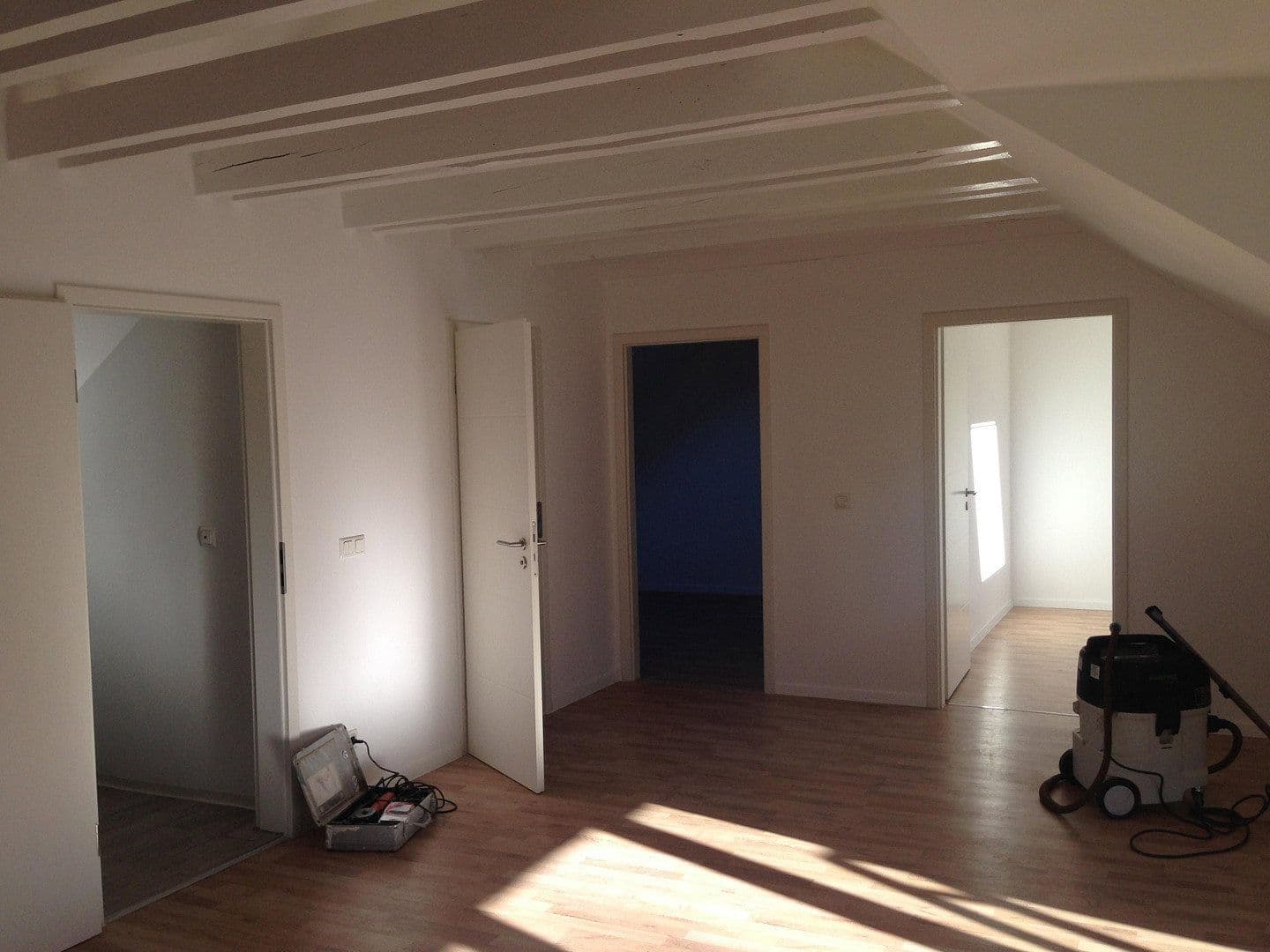 Prenájom bytu 3-izbový 80 m², Markgrafenstr. 24, München, Bavorsko Prenájom bytu 3-izbový 80 m², Markgrafenstr. 24, München, Bavorsko