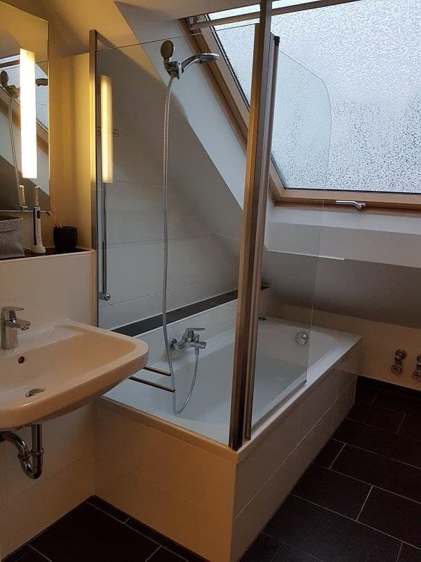 Prenájom bytu 3-izbový 80 m², Markgrafenstr. 24, München, Bavorsko Prenájom bytu 3-izbový 80 m², Markgrafenstr. 24, München, Bavorsko