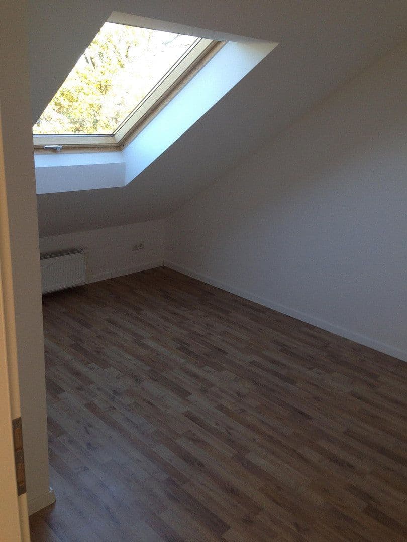 Prenájom bytu 3-izbový 80 m², Markgrafenstr. 24, München, Bavorsko Prenájom bytu 3-izbový 80 m², Markgrafenstr. 24, München, Bavorsko