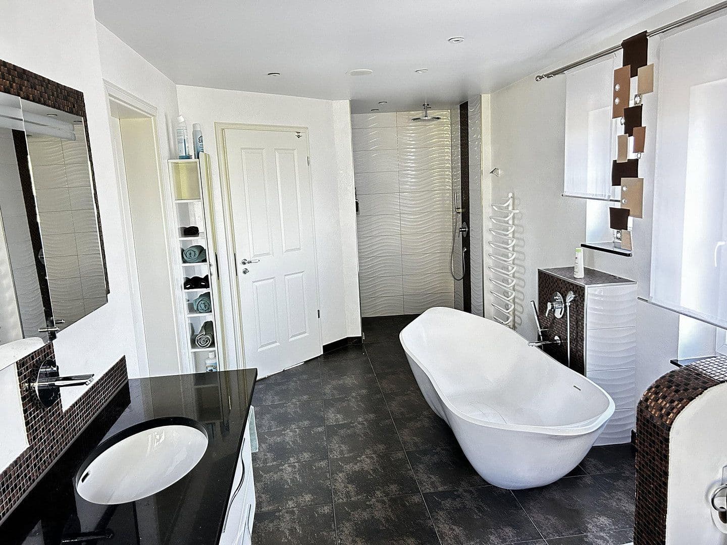 Predaj domu 270 m², pozemok 1.000 m², Trossingen, Bádensko-Wurttembersko Predaj domu 270 m², pozemok 1.000 m², Trossingen, Bádensko-Wurttembersko