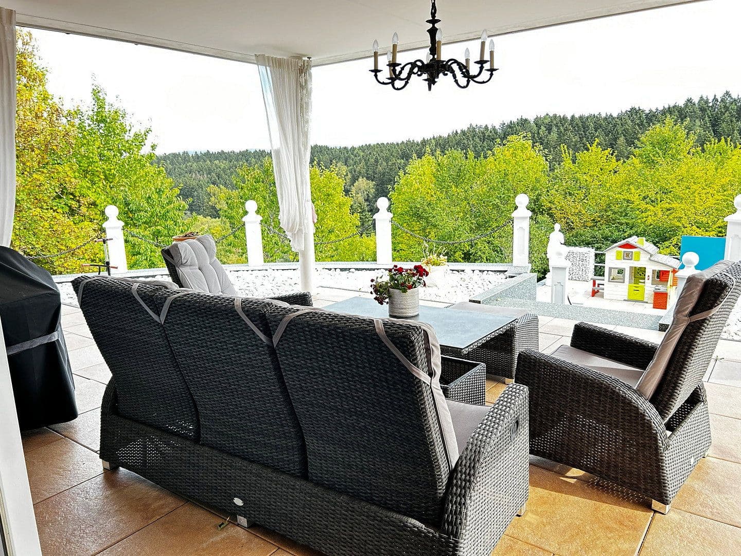 Predaj domu 270 m², pozemok 1.000 m², Trossingen, Bádensko-Wurttembersko Predaj domu 270 m², pozemok 1.000 m², Trossingen, Bádensko-Wurttembersko
