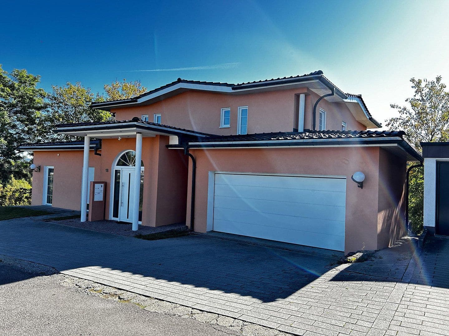 Predaj domu 270 m², pozemok 1.000 m², Trossingen, Bádensko-Wurttembersko Predaj domu 270 m², pozemok 1.000 m², Trossingen, Bádensko-Wurttembersko