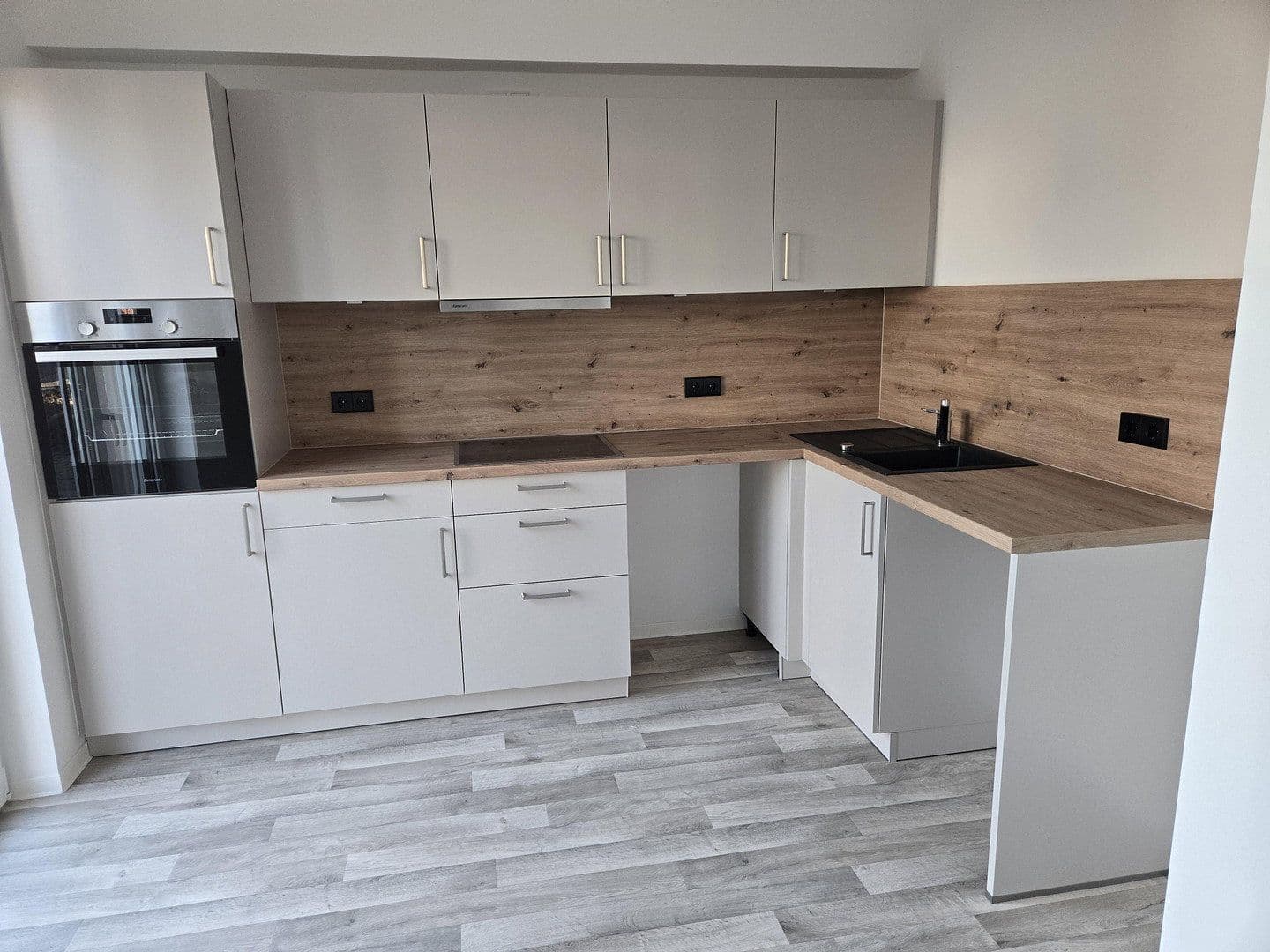 Prenájom bytu 3-izbový 81 m², Bütower Str. 34, Berlin, Berlín Prenájom bytu 3-izbový 81 m², Bütower Str. 34, Berlin, Berlín