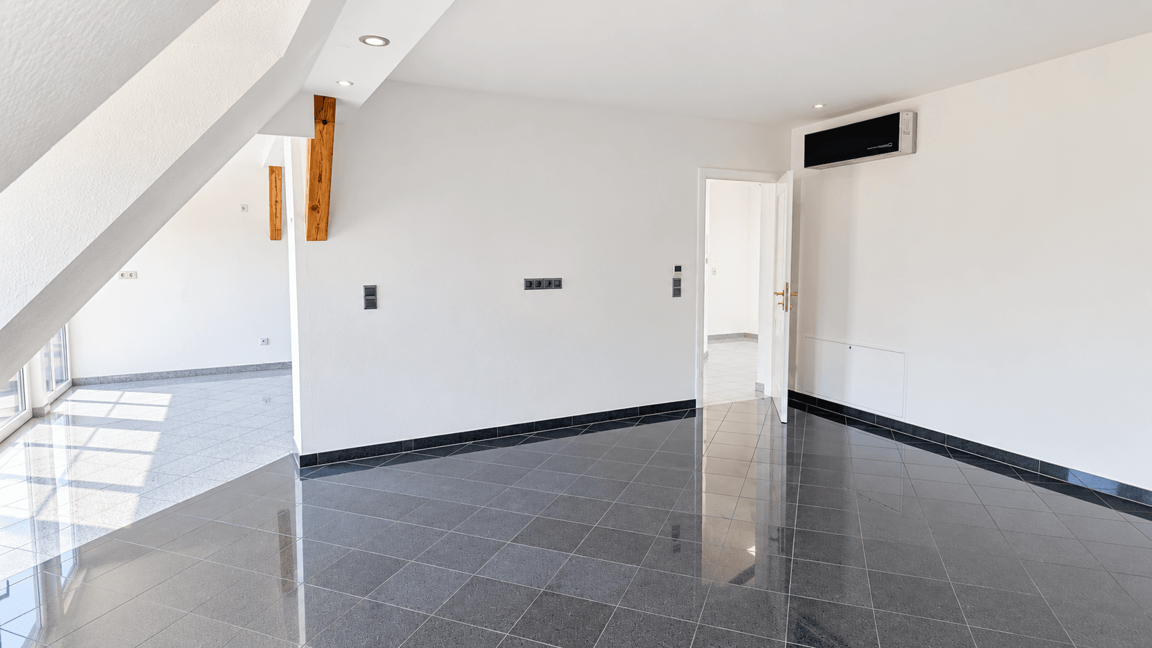 Prenájom bytu 3-izbový 90 m², Stahmelnerstr. 107, Leipzig, Sasko Prenájom bytu 3-izbový 90 m², Stahmelnerstr. 107, Leipzig, Sasko