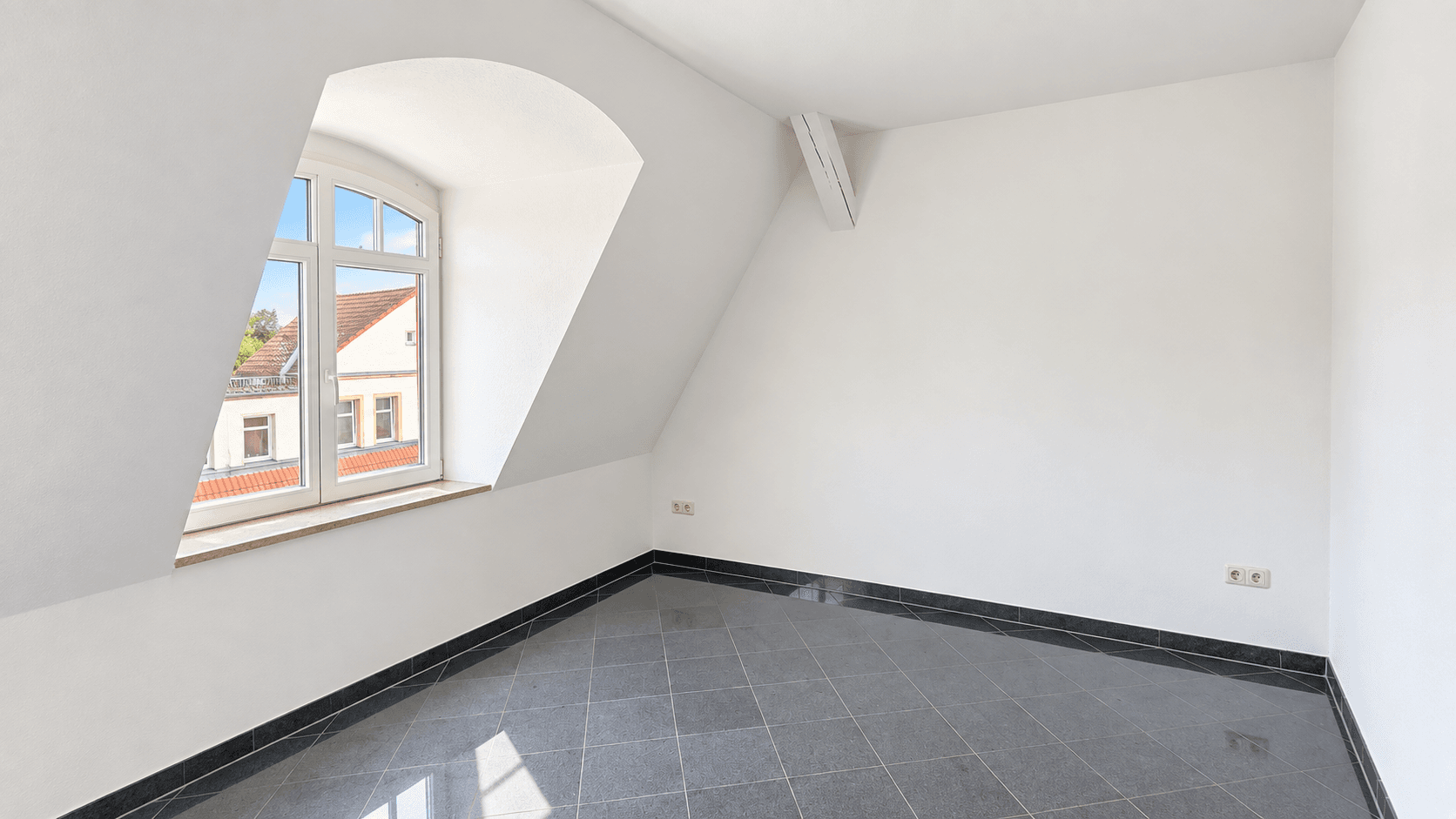 Prenájom bytu 3-izbový 90 m², Stahmelnerstr. 107, Leipzig, Sasko Prenájom bytu 3-izbový 90 m², Stahmelnerstr. 107, Leipzig, Sasko