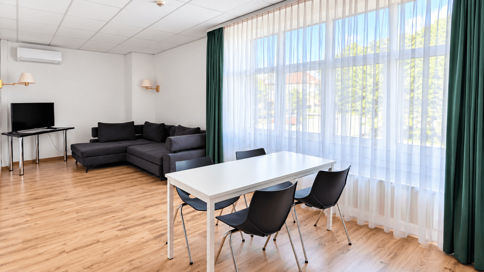 Prenájom bytu 3-izbový 114 m², Steinbergstr. 3, Leipzig, Leipzig OT Holzhausen, Sasko Prenájom bytu 3-izbový 114 m², Steinbergstr. 3, Leipzig, Leipzig OT Holzhausen, Sasko