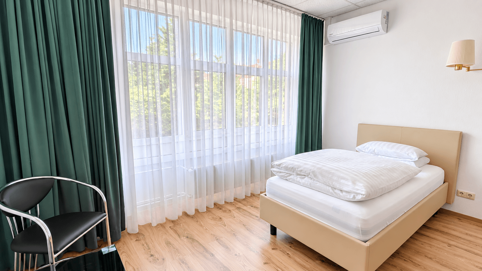 Prenájom bytu 3-izbový 114 m², Steinbergstr. 3, Leipzig, Leipzig OT Holzhausen, Sasko Prenájom bytu 3-izbový 114 m², Steinbergstr. 3, Leipzig, Leipzig OT Holzhausen, Sasko