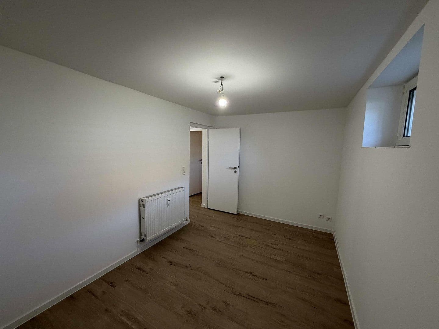 Predaj domu 180 m², pozemok 535 m², Neckarwestheim, Bádensko-Wurttembersko Predaj domu 180 m², pozemok 535 m², Neckarwestheim, Bádensko-Wurttembersko