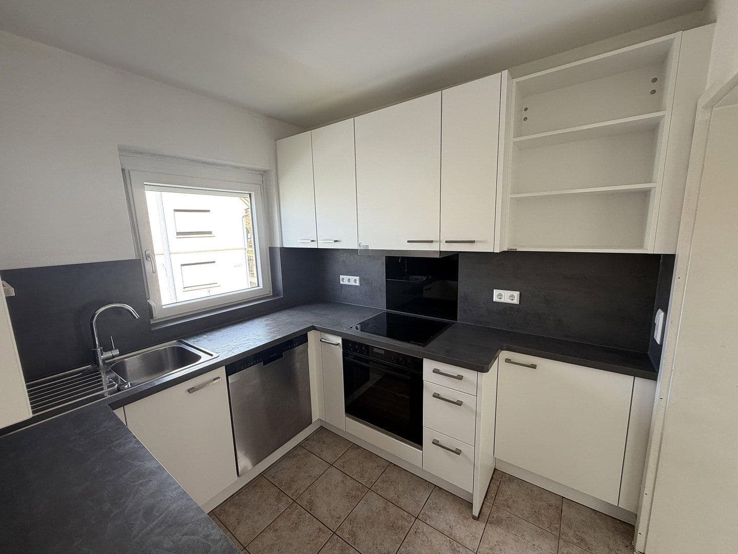 Predaj domu 180 m², pozemok 535 m², Neckarwestheim, Bádensko-Wurttembersko Predaj domu 180 m², pozemok 535 m², Neckarwestheim, Bádensko-Wurttembersko
