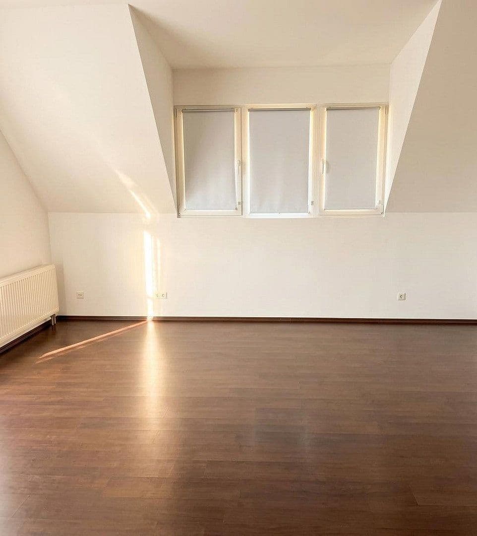Prenájom bytu 4-izbový 150 m², Bismarckstraße 2c, Meerbusch, Severné Porýnie - Westfálsko Prenájom bytu 4-izbový 150 m², Bismarckstraße 2c, Meerbusch, Severné Porýnie - Westfálsko