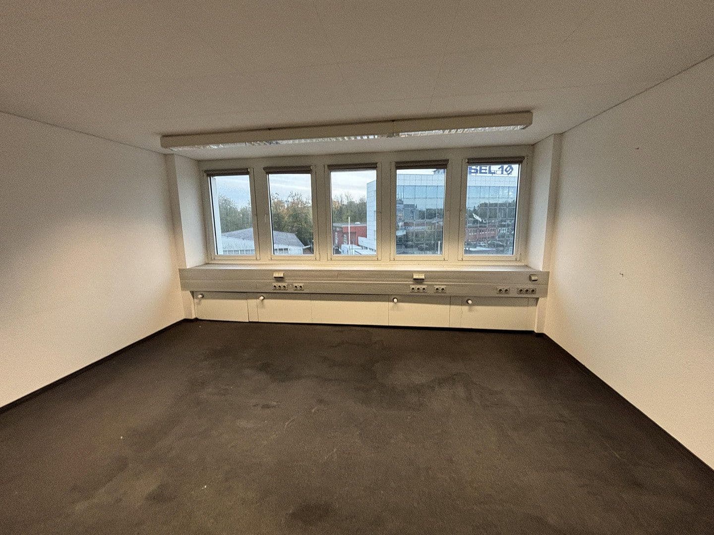 Prenájom kancelárie 600 m², Moselstr. 14, Neuss, Severné Porýnie - Westfálsko Prenájom kancelárie 600 m², Moselstr. 14, Neuss, Severné Porýnie - Westfálsko