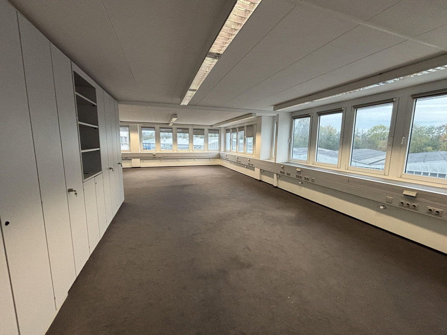 Prenájom kancelárie 600 m², Moselstr. 14, Neuss, Severné Porýnie - Westfálsko Prenájom kancelárie 600 m², Moselstr. 14, Neuss, Severné Porýnie - Westfálsko