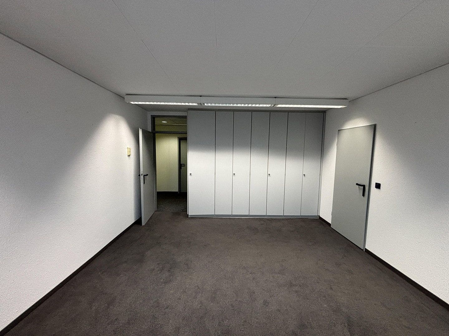 Prenájom kancelárie 600 m², Moselstr. 14, Neuss, Severné Porýnie - Westfálsko Prenájom kancelárie 600 m², Moselstr. 14, Neuss, Severné Porýnie - Westfálsko