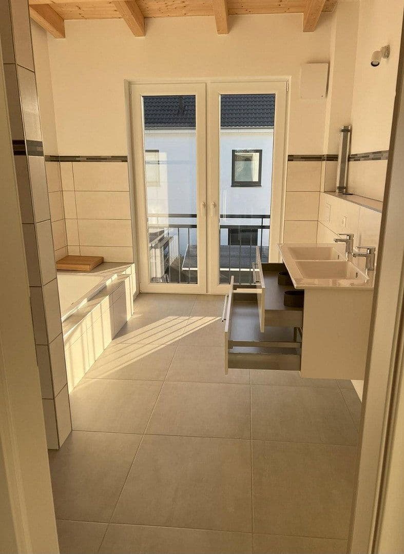 Prenájom domu 136 m², pozemok 200 m², Heidenau, Dolné Sasko Prenájom domu 136 m², pozemok 200 m², Heidenau, Dolné Sasko
