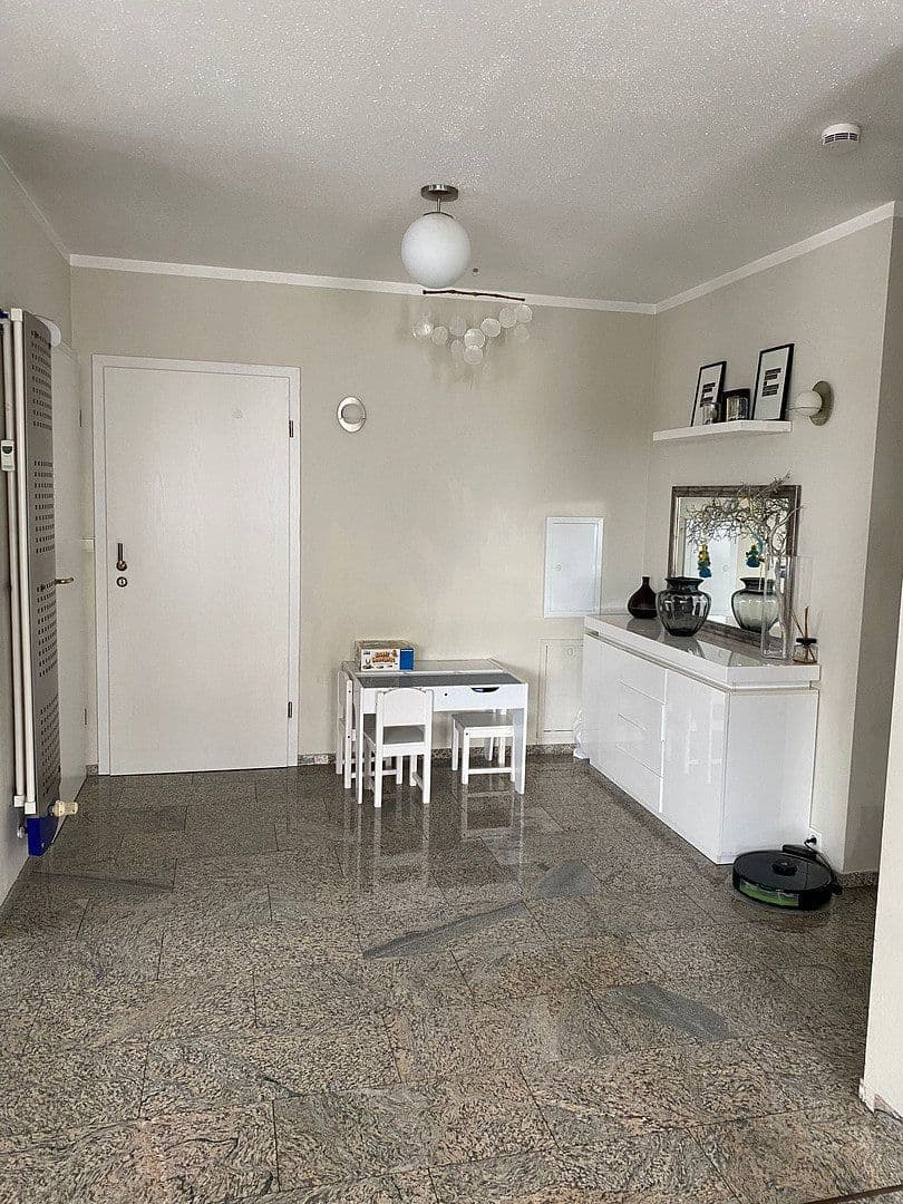 Prenájom bytu 5-izbový 130 m², Kitzengasse 24, Leinburg, Bavorsko Prenájom bytu 5-izbový 130 m², Kitzengasse 24, Leinburg, Bavorsko