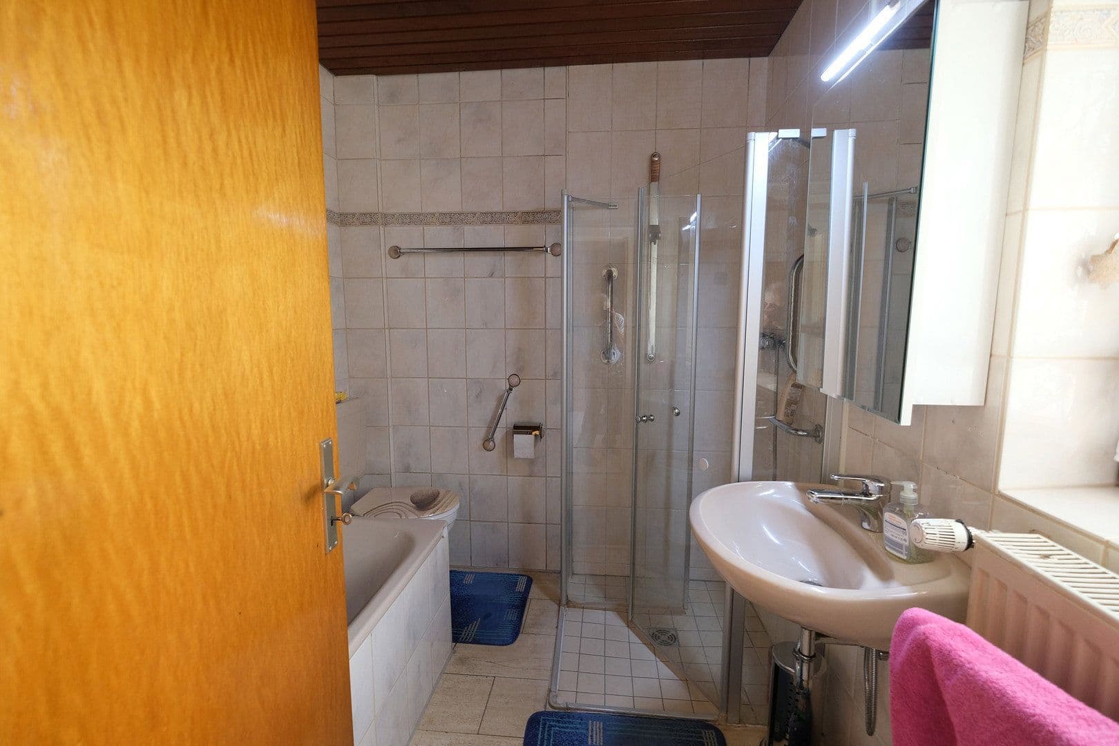 Prenájom domu 100 m², pozemok 870 m², Kassel, Hesensko Prenájom domu 100 m², pozemok 870 m², Kassel, Hesensko