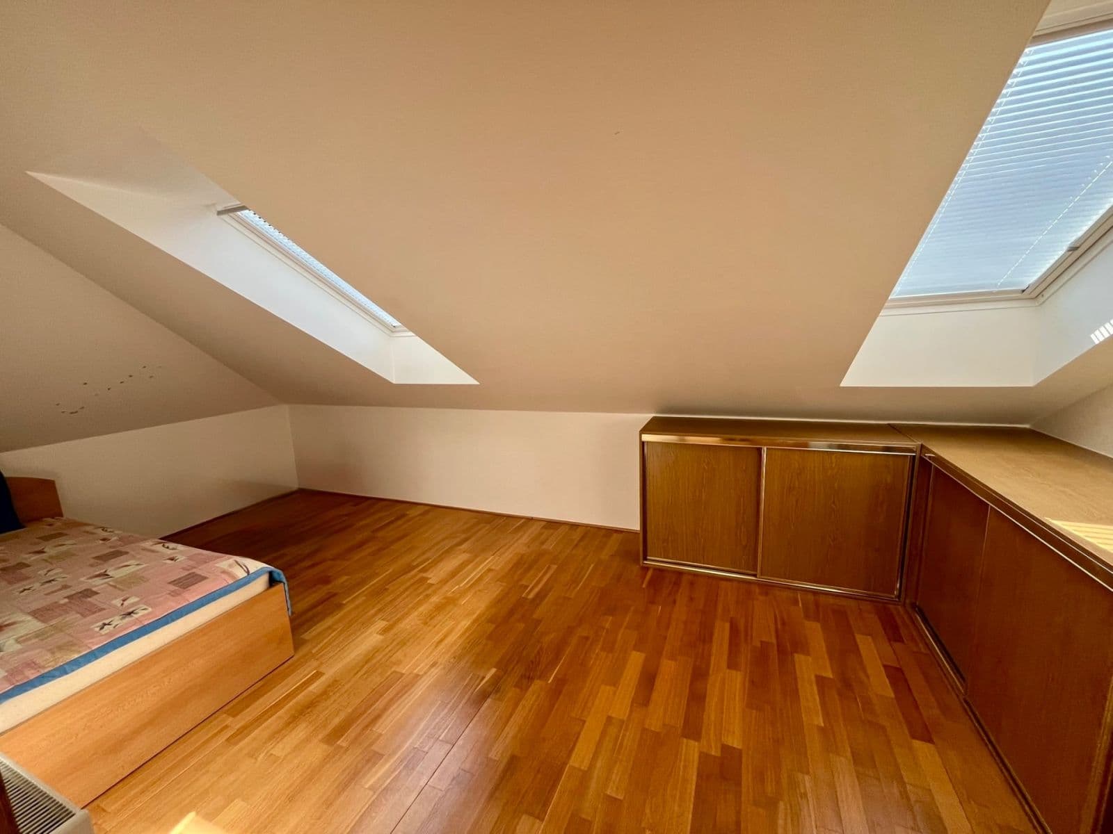 Prenájom bytu 3-izbový 100 m², Českomalínská, Praha, Praha Prenájom bytu 3-izbový 100 m², Českomalínská, Praha, Praha