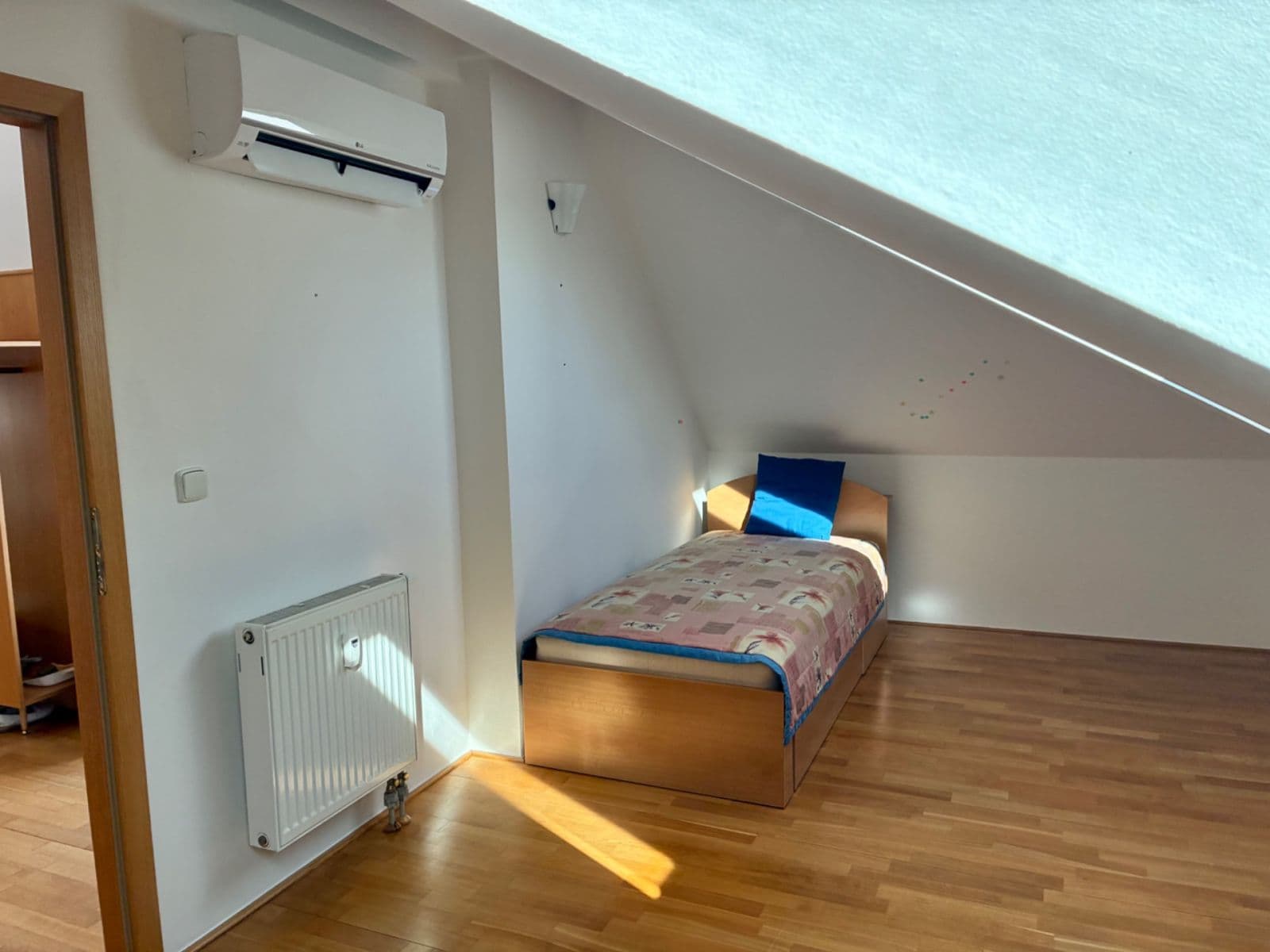 Prenájom bytu 3-izbový 100 m², Českomalínská, Praha, Praha Prenájom bytu 3-izbový 100 m², Českomalínská, Praha, Praha