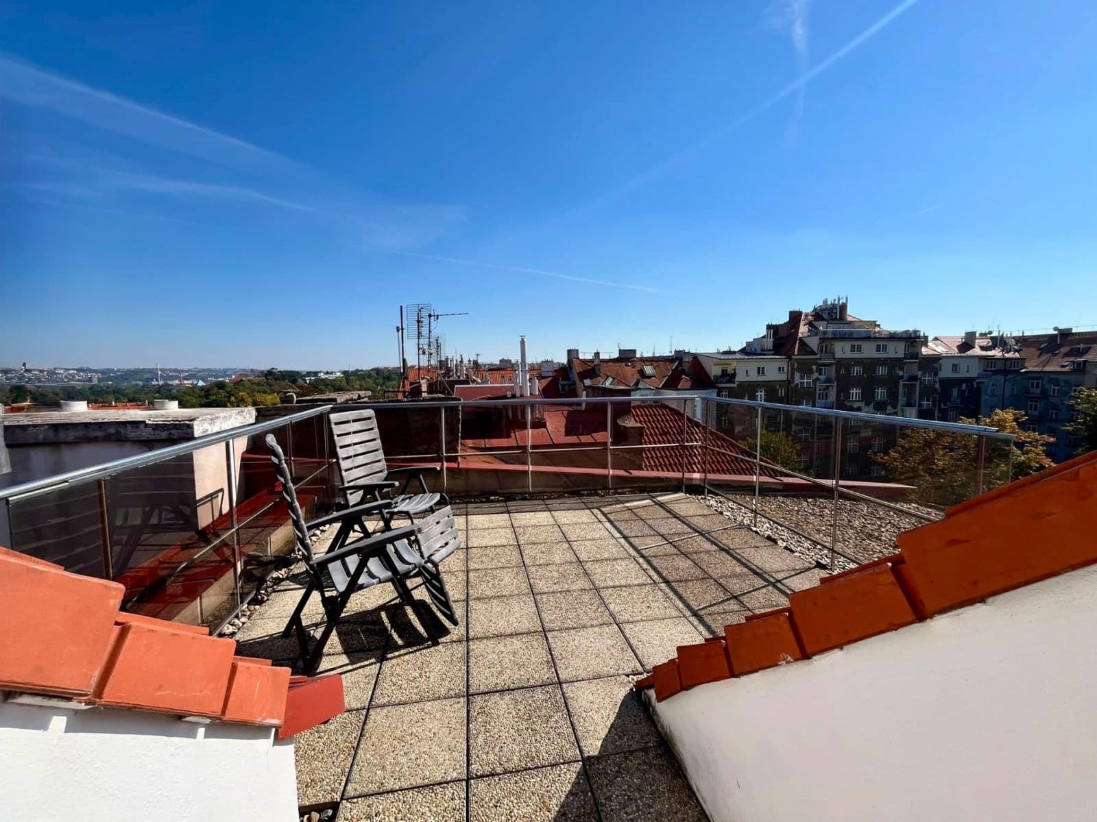 Prenájom bytu 3-izbový 100 m², Českomalínská, Praha, Praha Prenájom bytu 3-izbový 100 m², Českomalínská, Praha, Praha