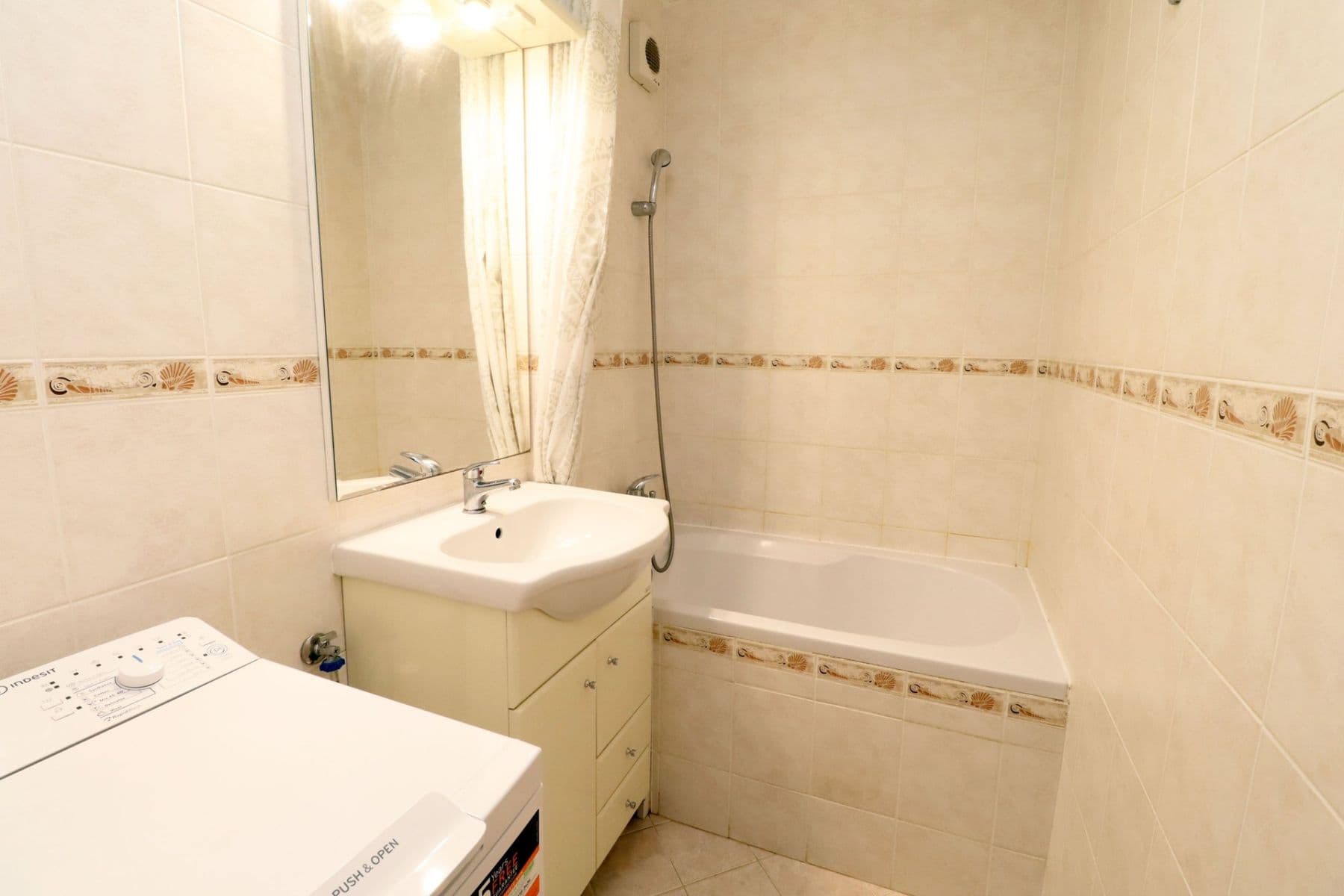 Prenájom bytu 2-izbový 43 m², Modrá, Praha, Praha Prenájom bytu 2-izbový 43 m², Modrá, Praha, Praha