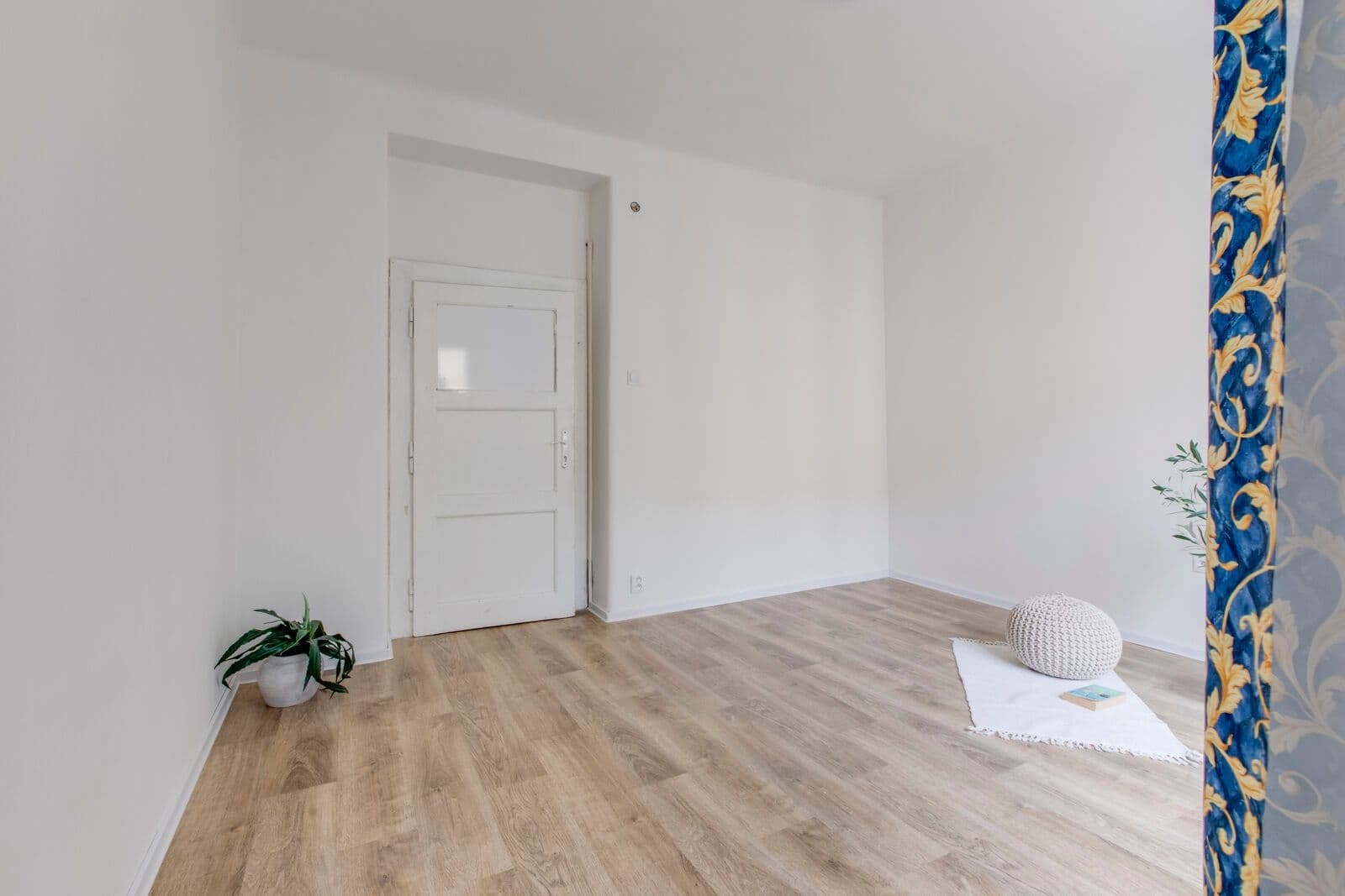 Prenájom bytu 2-izbový 44 m², Jeseniova, Praha, Praha Prenájom bytu 2-izbový 44 m², Jeseniova, Praha, Praha